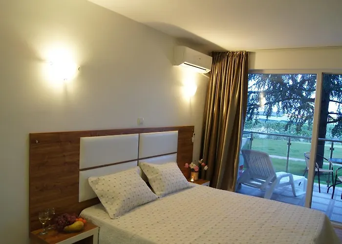 Elizabeth Dy Boutique